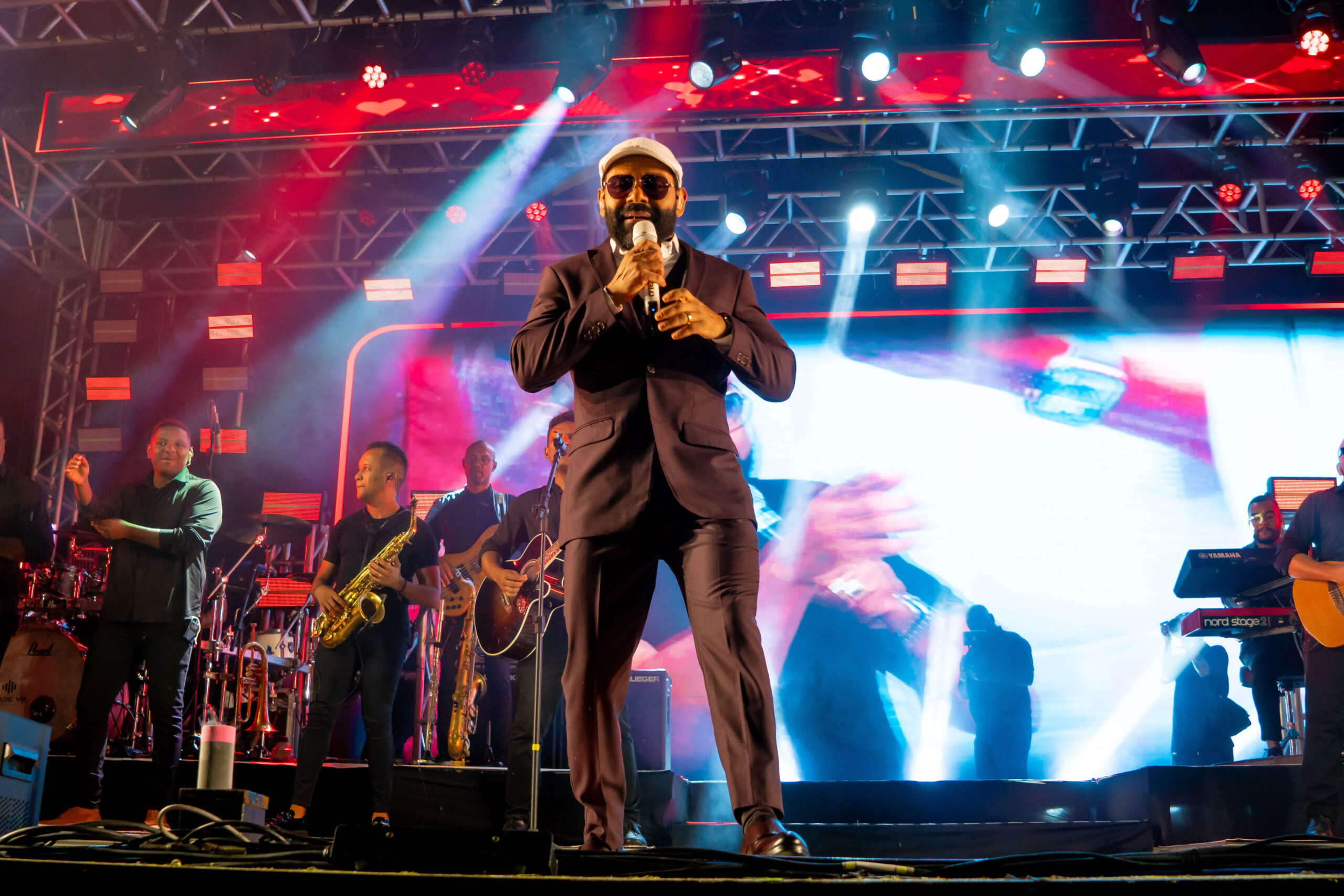Pablo esgota shows em São Paulo e Rio e celebra nova fase com o álbum “O Amor é Brega”