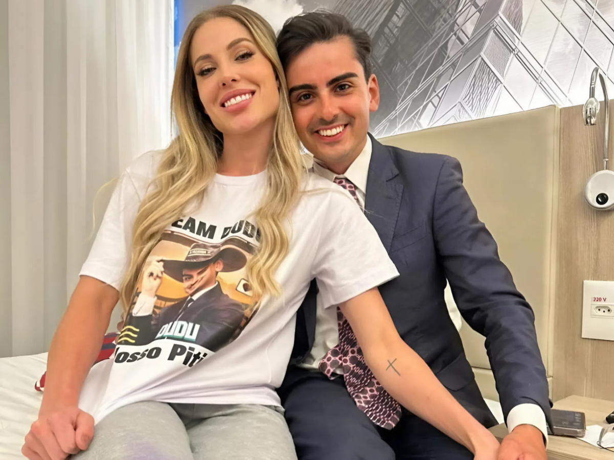 Saory abre o jogo sobre romance com Dudu Camargo e revela o que mais a surpreende