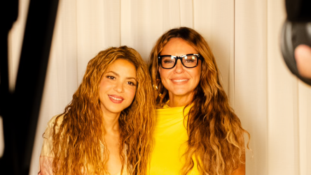 Paolla Oliveira encontra Shakira nos bastidores de show no Rio