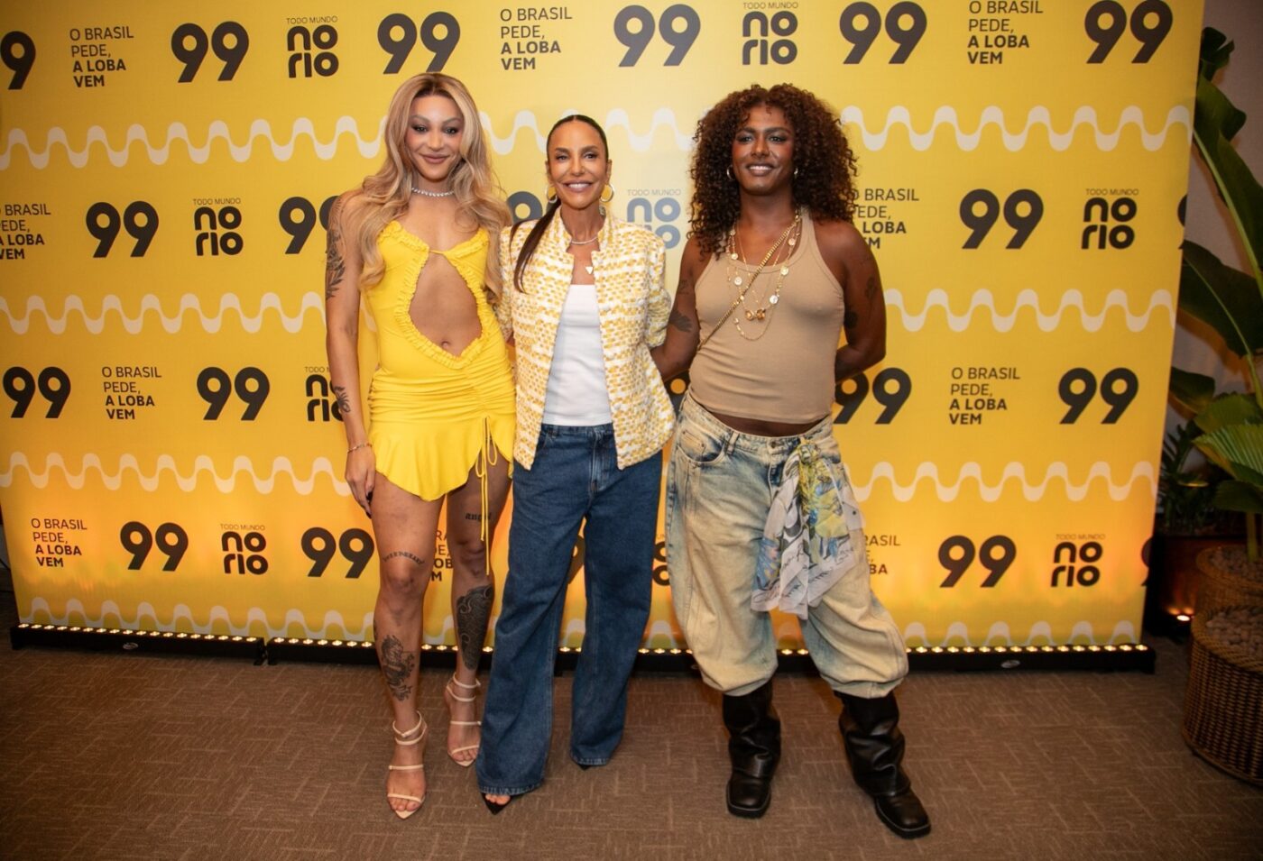 Celebridades se reúnem em Copacabana para show de Shakira