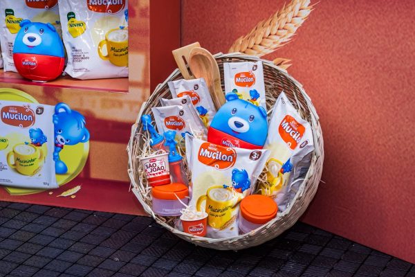 Nestlé escolhe São João de Caruaru para lançar Mucininho, a nova combinação de Mucilon e Ninho feita para beber