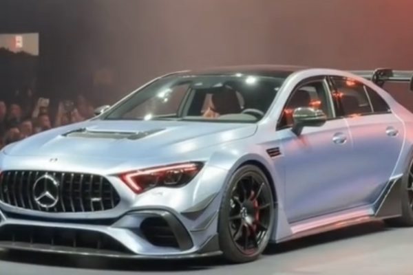 Coluna Super Carros com Wilker Manoel Soares: Mercedes A45 AMG 2027 chega com 421 cv, luxo esportivo e preço milionário no radar