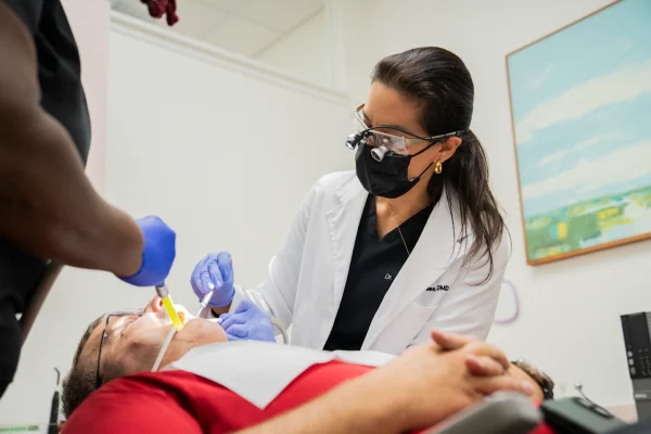 Dentista brasileira destaca avanço da Inteligência Artificial na radiologia odontológica moderna