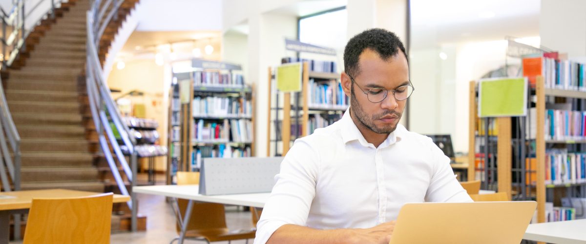 Plataforma de biblioteca digital lança projeto com ebooks gratuitos para atualização profissional de bibliotecários