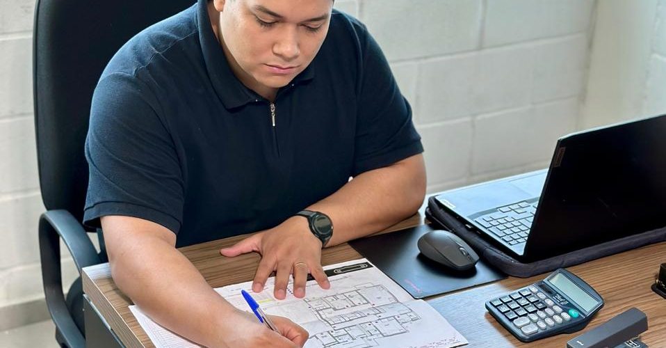 Empresário aposta em tecnologia industrial e amplia operação no setor de esquadrias