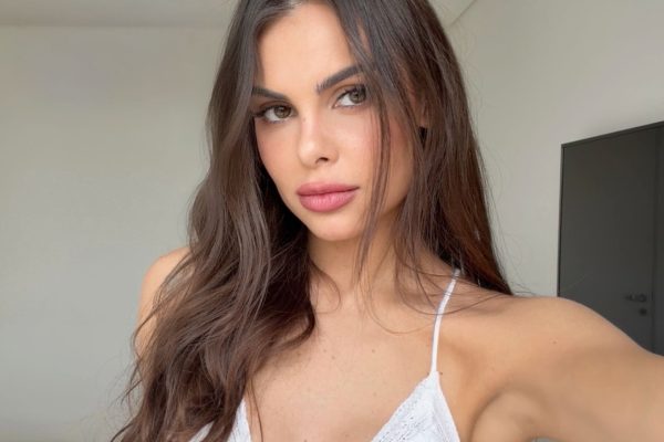 Amanda Kimberlly responde a questionamentos sobre Helena não estar na Copa do Mundo