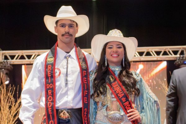 Lucius Petroni e Isadora Trindade são eleitos Rei e Rainha do Rodeio FEIFE 2026 em noite de muita emoção em Porto Ferreira