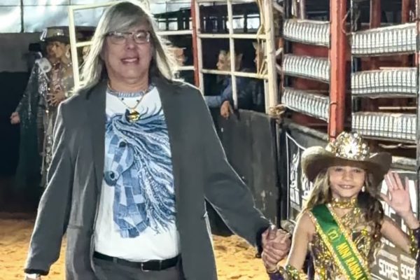 Mini Rainha Nacional do Rodeio 2026, Alycia Vitória Soares, encerra participação em Pitangueiras ao lado de Paulo Pupin e conquista o público