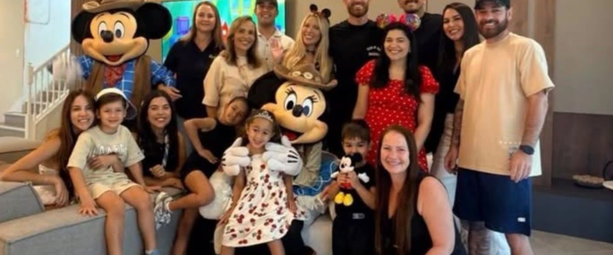 Em férias nos Estados Unidos, Léo Pereira e Karoline Lima aproveitam passeio em família na Disney
