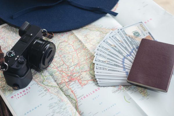 Dólar acima de R$ 5,10 reforça importância do planejamento financeiro para as férias no exterior