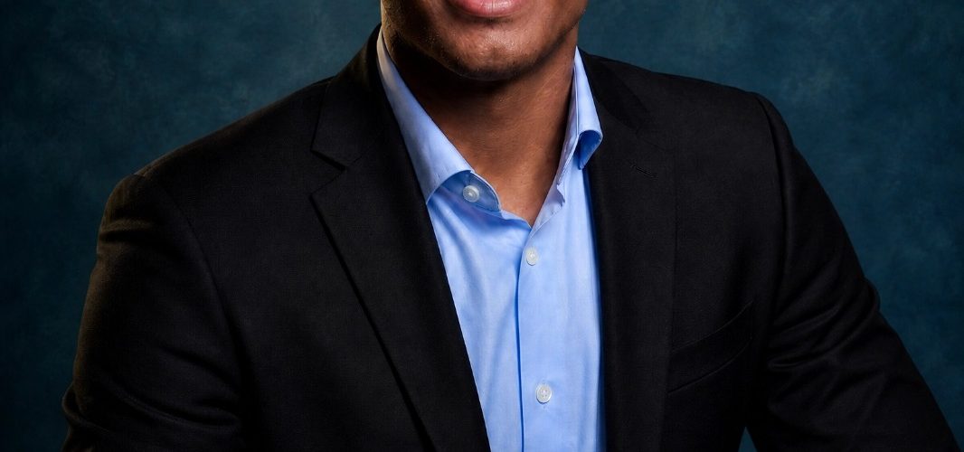 Aos 19 anos, Thiago Vicente se destaca no empreendedorismo capixaba com projetos em planejamento financeiro, tecnologia e inovação para empresários.
