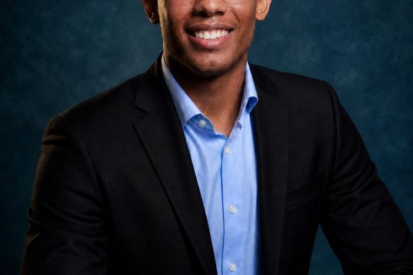 Aos 19 anos, Thiago Vicente se destaca no empreendedorismo capixaba com projetos em planejamento financeiro, tecnologia e inovação para empresários.