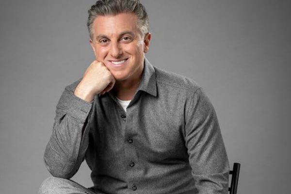 Luciano Huck reage à eliminação do Brasil e pede serenidade após derrota na Copa