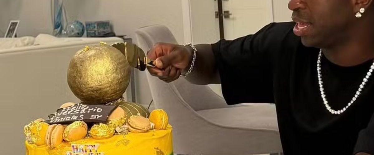 Vini Jr. celebra aniversário durante férias de luxo na Sardenha ao lado de Virginia Fonseca