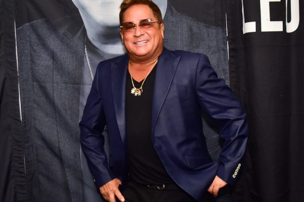 Leonardo compra 60 porcos e brinca com dificuldade para fazer PIX: “Vou pedir ajuda”