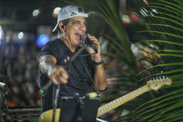 Após 13 anos, Durval Lelys volta a Ribeirão Preto com show de três horas no RP Folia