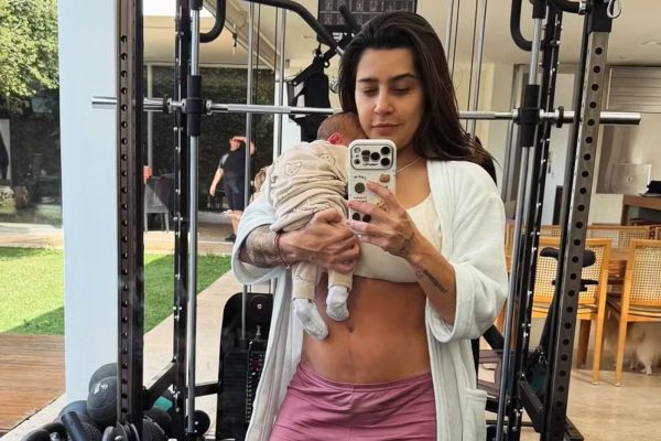 Lauana Prado mostra filho recém-nascido na academia e brinca sobre nova rotina