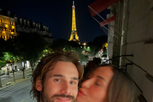 Nicolas Prattes revive pedido de casamento a Sabrina Sato em Paris e admite nervosismo