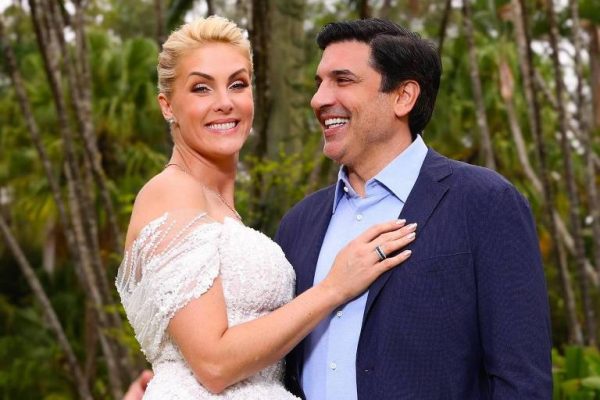 Ana Hickmann e Edu Guedes renovam votos de amor em cerimônia emocionante
