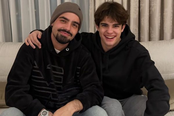 João Silva resgata meme de Faustão com Selena Gomez e envolve irmão em brincadeira