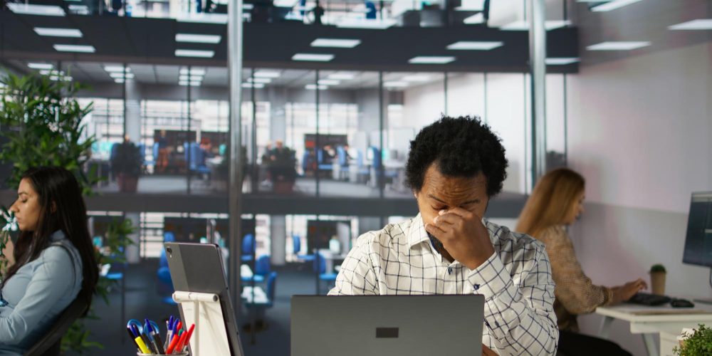 Sobrecarga na advocacia acende debate sobre saúde mental e organização do trabalho