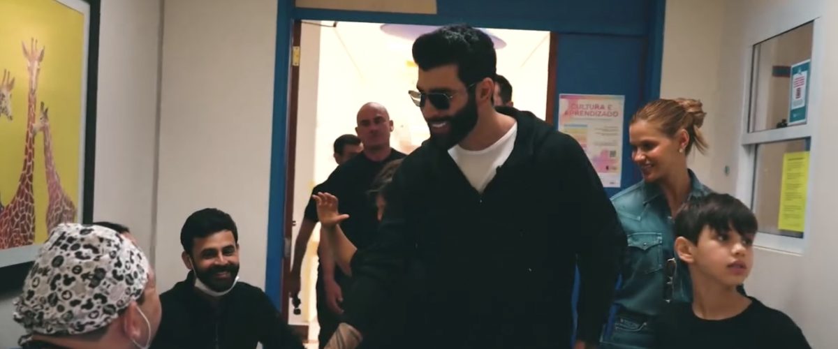Gusttavo Lima transforma visita ao Hospital de Amor de Barretos em tarde de emoção e carinho após doar R$ 2,5 milhões