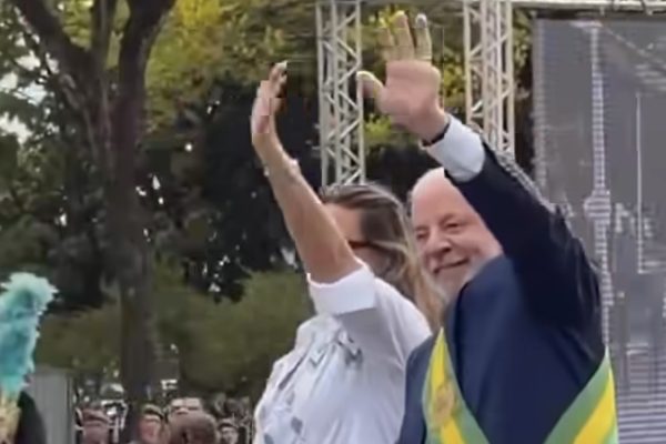 Lula participa do desfile de 7 de Setembro em Brasília em celebração à Independência do Brasil