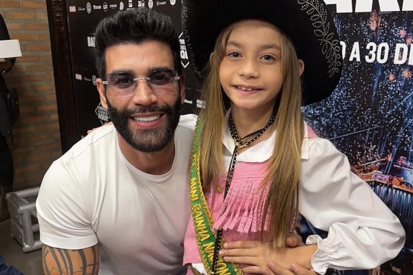 Mini Rainha Nacional do Rodeio 2026, Alycia Vitória Soares conquista elogios de Gusttavo Lima durante cobertura do Barretão 2026