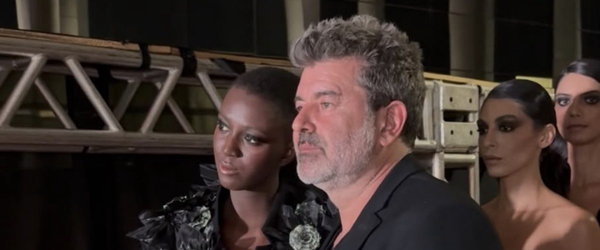 Gianne Albertoni estrela desfile de Geraldo Couto com coleção inspirada em Fellini