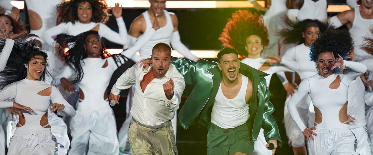 Ricky Martin faz Maracanã ferver e surpreende ao lançar parceria com Pedro Sampaio durante NFL Rio Game