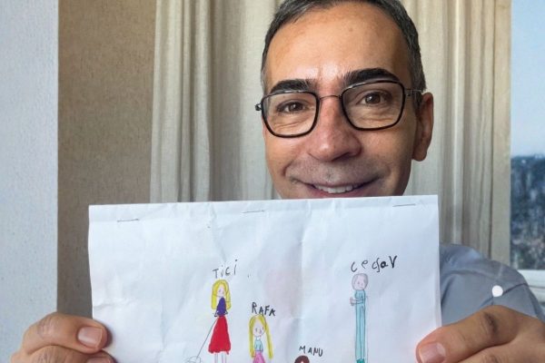 César Tralli revela surpresa feita pela filha e se declara à família