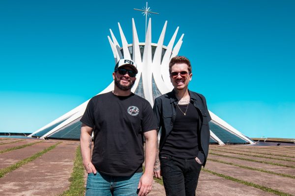 Felipe & Rodrigo celebram casa cheia em Brasília durante gravação de novo projeto