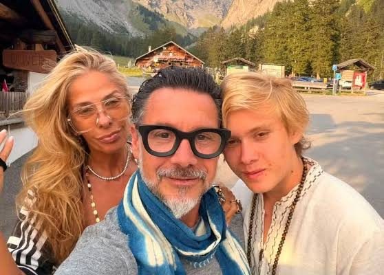 Filho de Adriane Galisteu volta ao Brasil e ganha declaração da apresentadora
