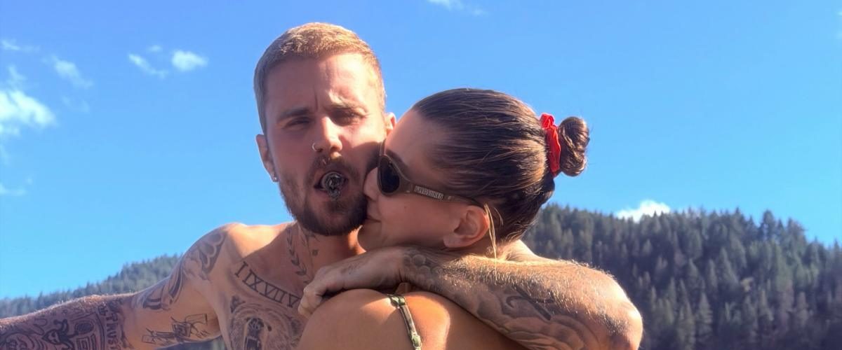 Justin Bieber compartilha férias em família e fãs se surpreendem com crescimento de Jack Blues