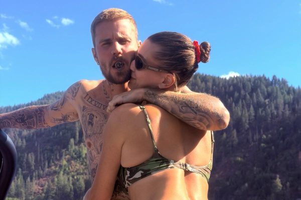Justin Bieber compartilha férias em família e fãs se surpreendem com crescimento de Jack Blues