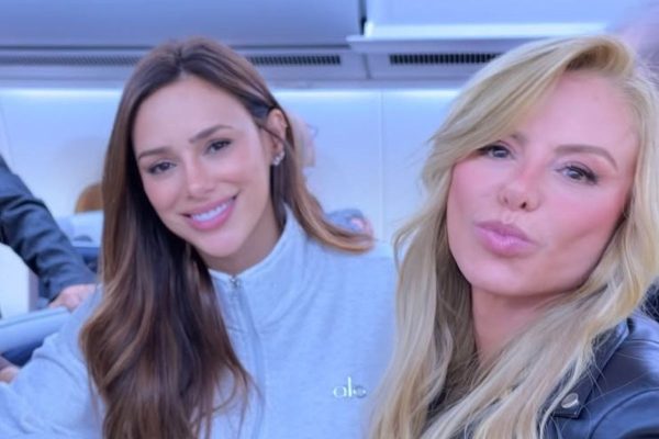 Poliana Rocha e Bruna Biancardi surpreendem ao aparecer juntas em voo para Paris