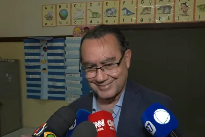 Augusto Cury vota em São Paulo e fala em mudanças na política e no Judiciário