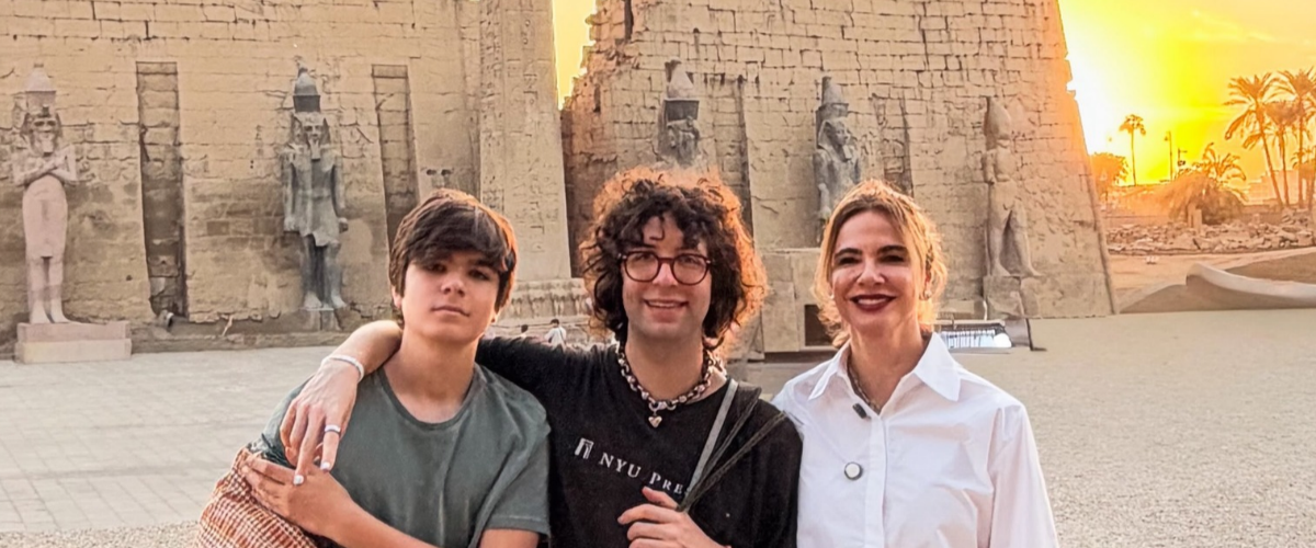 No Egito, Luciana Gimenez viaja com os filhos e destaca lições sobre empatia e respeito