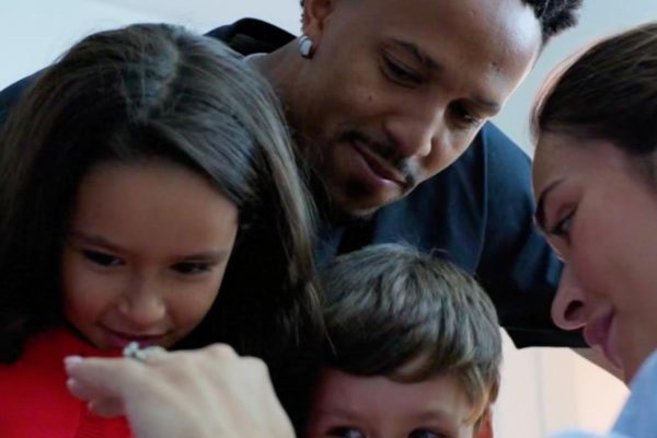 Tainá Militão apresenta Gabriel aos irmãos e registra momento especial em Madri