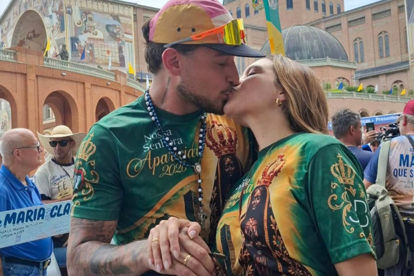 MC Gui surpreende Jesiele Portela com pedido de casamento em Aparecida