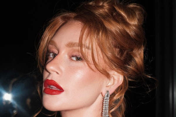 Marina Ruy Barbosa recebe prêmio de Atriz do Ano e celebra reconhecimento na carreira