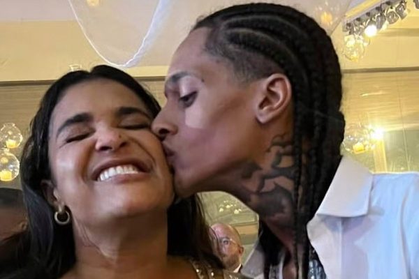Oruam aparece aos prantos após prisão da mãe e compartilha mensagem recebida antes da operação