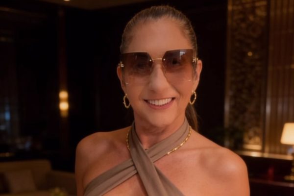 Margareth Serrão compartilha mensagem sobre mulheres “bem resolvidas” e levanta suspeitas na web